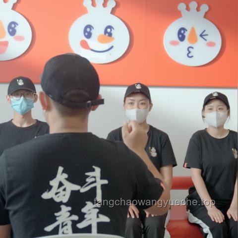 蜜雪冰城店员情绪管理透视，劳动强度非唯一泪点